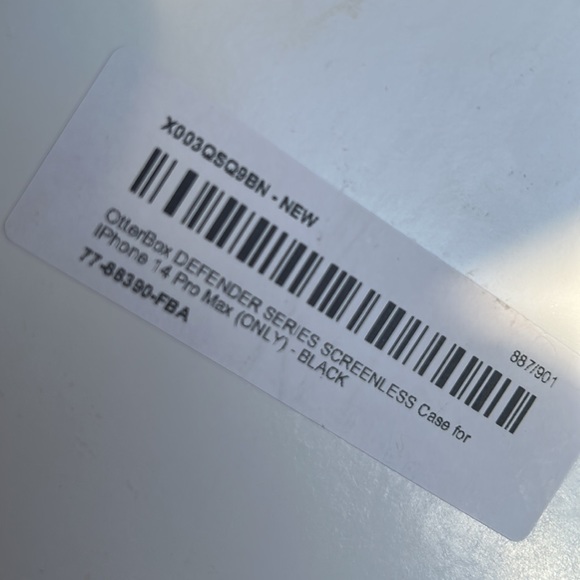 iPhone 14 Pro OtterBox Case - Picture 5 of 5